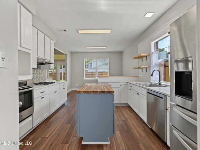 18 Lakeview Drive
