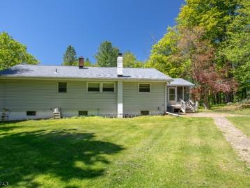 18 Little Rd