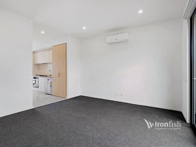 18 McKechnie Street, St Albans, Melbourne