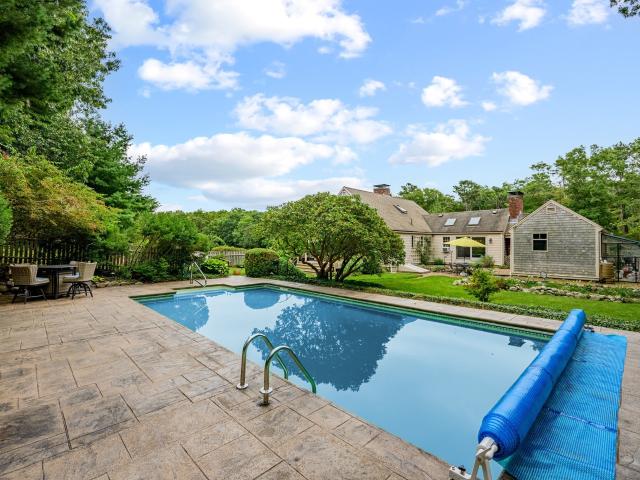 18 Manor Dr
