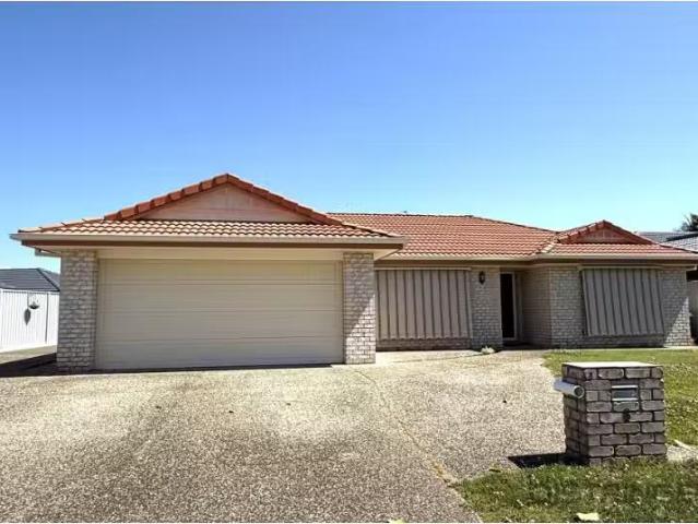 1/8 Macquarie Street, Banora Point House for rent Listed by L.