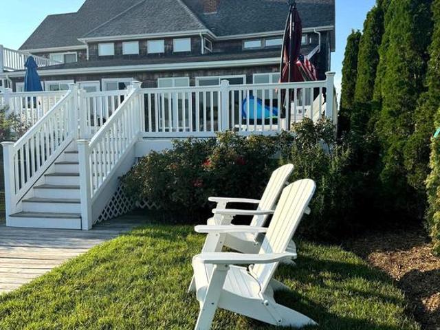 18 Mallard Drive E