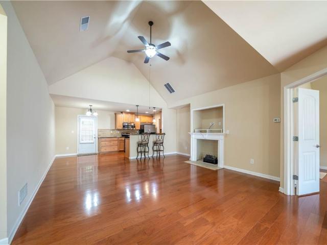 18 Mary Lane NE