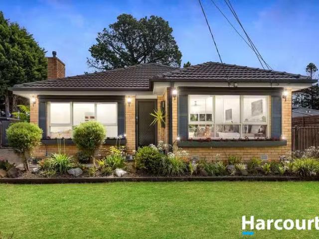 18 Medway Crescent, BORONIA, VIC 3155 House for Rent