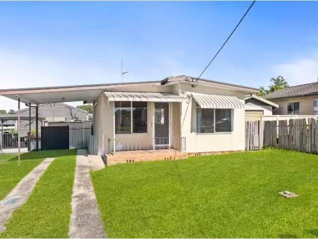 18 Merrendale Avenue, Gorokan House for rent Listed by Tammy.