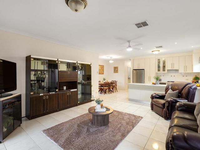 18 Moreshead Street, Greenacres SA 5086
