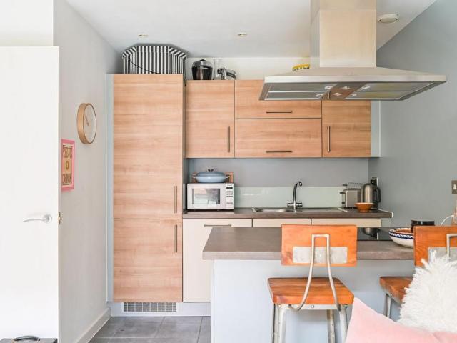 18 Mostyn Grove, London E3 1 bed flat to rent £1,900 pcm £438 pw
