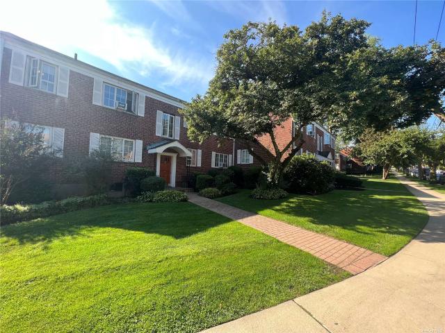 18 Nathan Hale Dr, 1 bed, 1 full bath