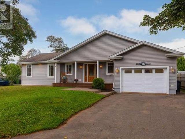 18 Newland Crescent, Charlottetown, PE, C1A 4H5 house for sale | Listing ID 202622 | Royal LePage