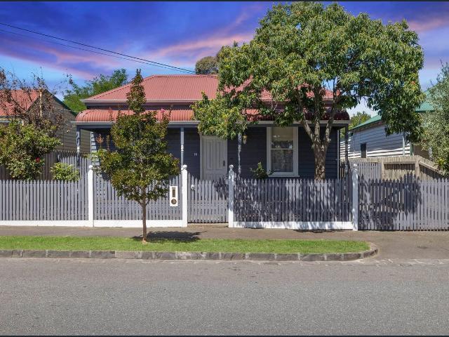 18 Oxford Street, Oakleigh