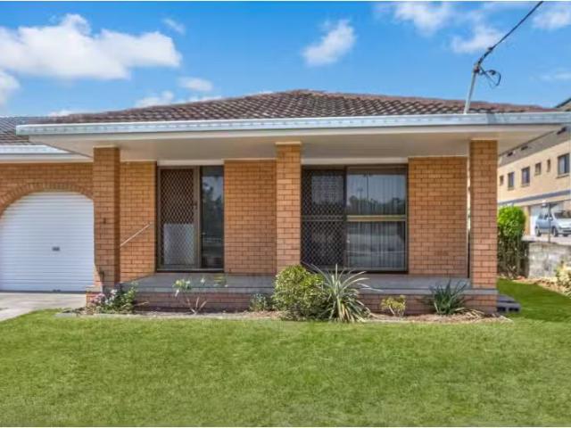 1/8 Oxley Street, TWEED HEADS SOUTH Townhouse for rent Listed.