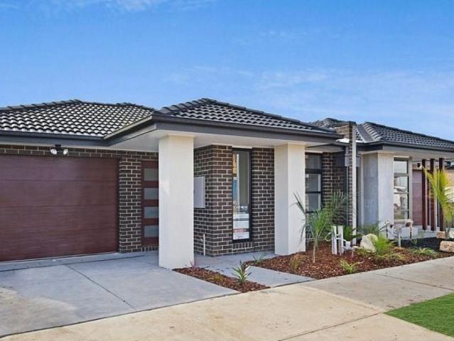 18 Pamplona Way, Clyde North