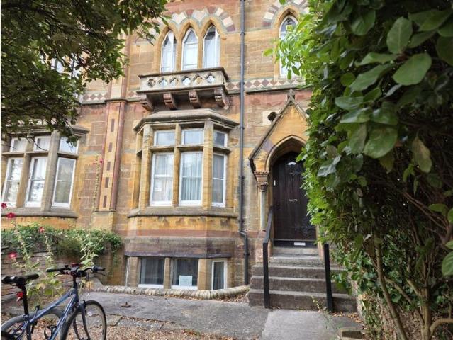 18 Park Street, Taunton, TA1 Studio to rent £715 pcm £165 pw