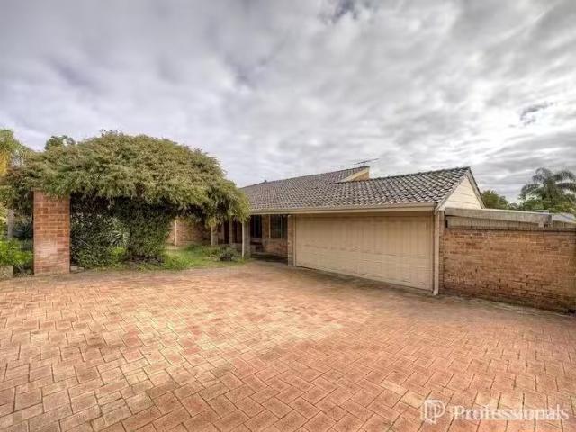 18 Peak View, Ballajura, WA 6066