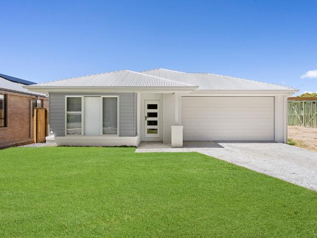 18 Pine Tce, Redland Bay QLD 4165