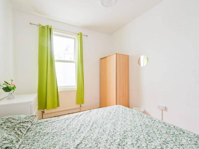 18 Portree Street, London, E14 0HT, United Kingdom | 6 bed townhouse for rent #125054872 | Rentberry