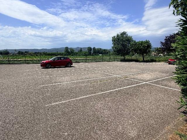 18 places de parking 0m² Montélimar