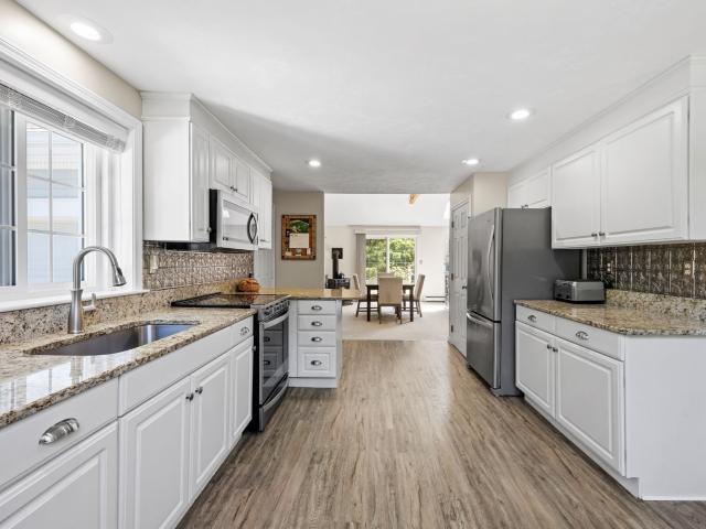 18 Pleasant Wood Dr