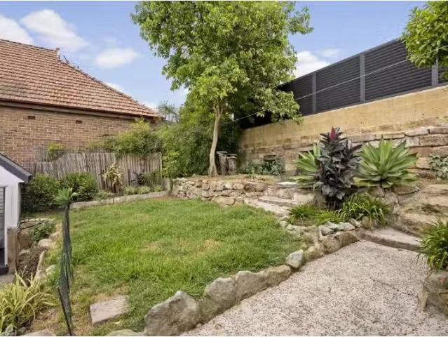 18 Realm Street, Arncliffe House for rent Listed by Diana Gos.