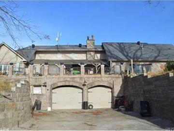 18 River Road Drive East