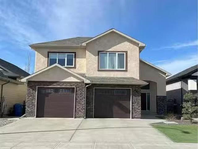 18 Riverine Lane West, Lethbridge, AB, T1K 0P6 house for sal.
