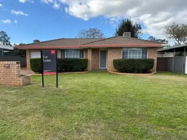 18 Robinson Avenue, Dubbo House for rent Listed by Property M.
