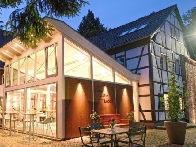 18 Schlafzimmer Villa Bergisch Gladbach Bergisch Gladbach 105745184