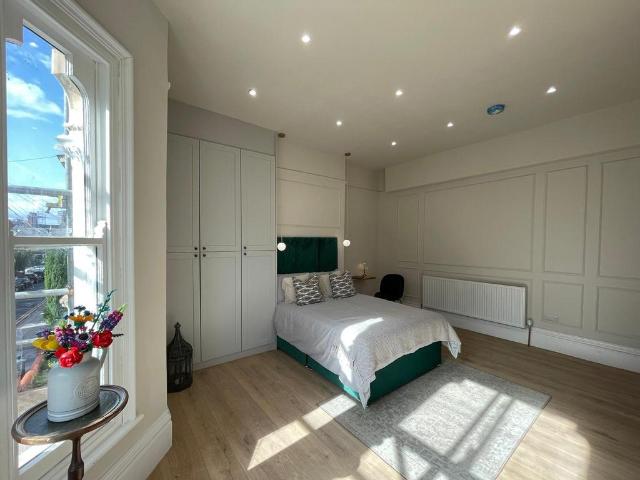 18 Severn Street, Leicester LE2 Studio to rent £850 pcm £196 pw