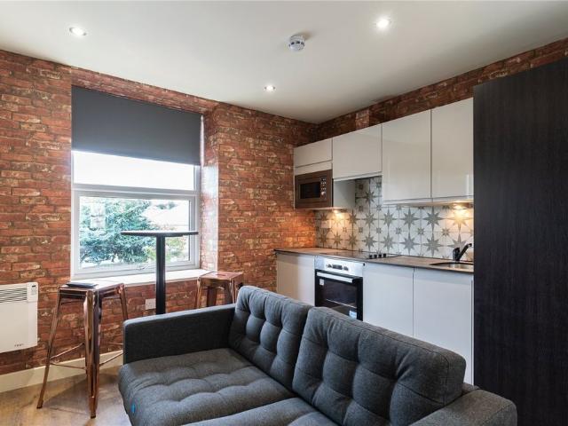 18 Somerset Road, Huddersfield, HD5