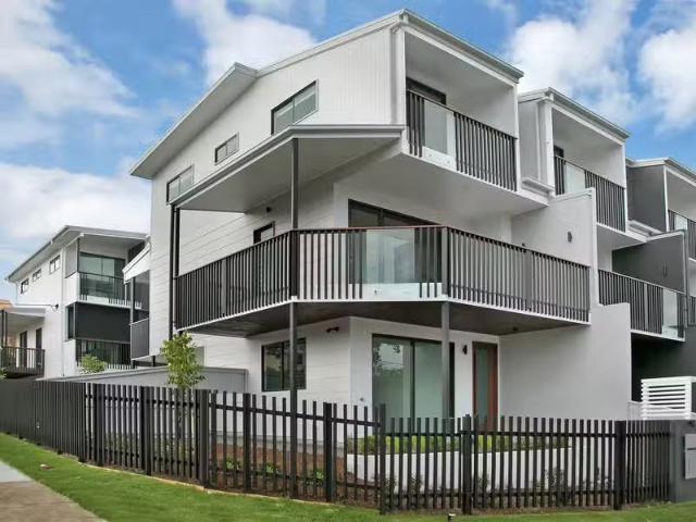 1/8 Somerset Street, YERONGA, QLD 4104 Townhouse for Rent