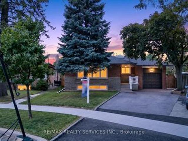 18 Spencely Court, Toronto, ON, M9P 1N5 house for sale | Listing ID W13617 | Royal LePage