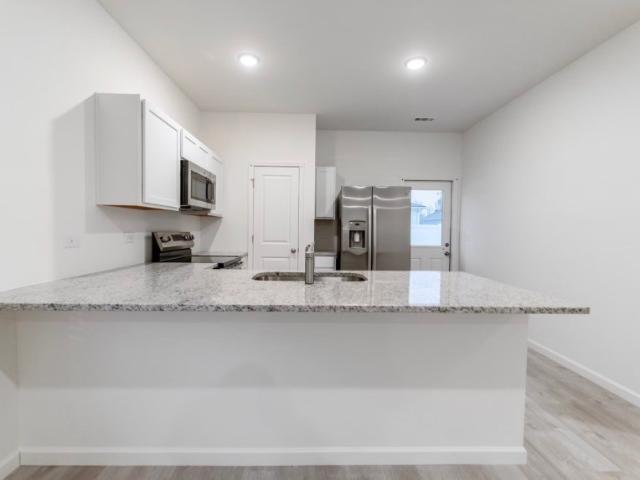 18 Stonehenge Circle NW