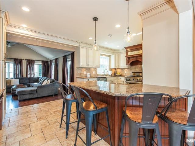 18 Stonycroft Road, Wayne, US, NJ