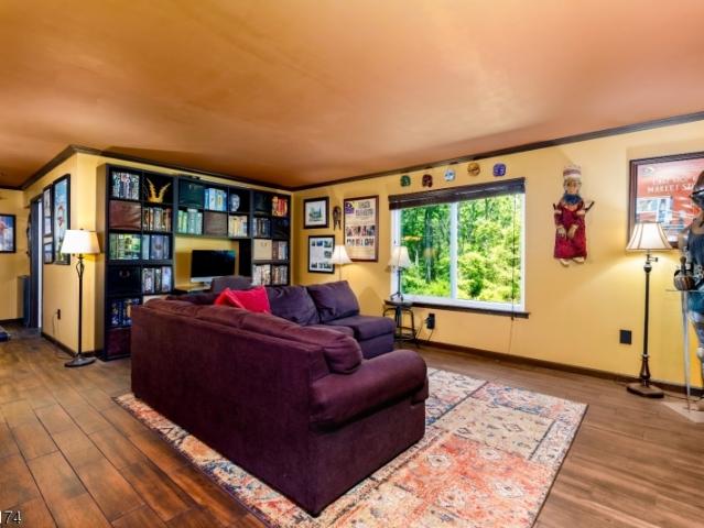 18 Steeplechase Ct