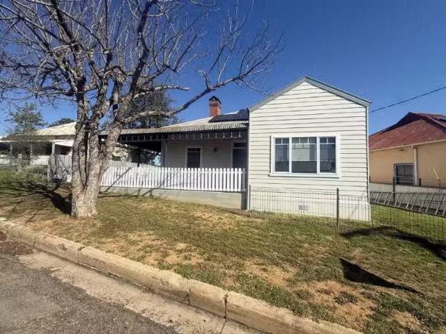 18 Suttor Street, CANOWINDRA House for rent Listed by Emily B.
