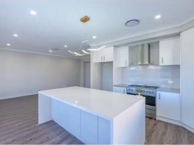 18A Alkoo Avenue, Little Bay Townhouse for rent Listed by Bow.