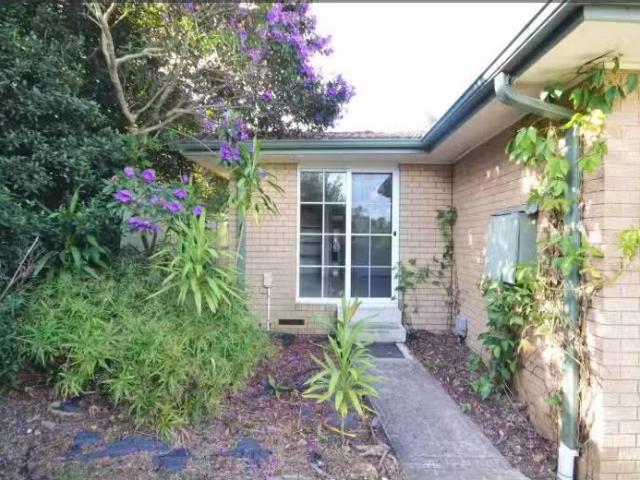 18A Buchan Place, Kings Langley House for rent Listed by Deni.