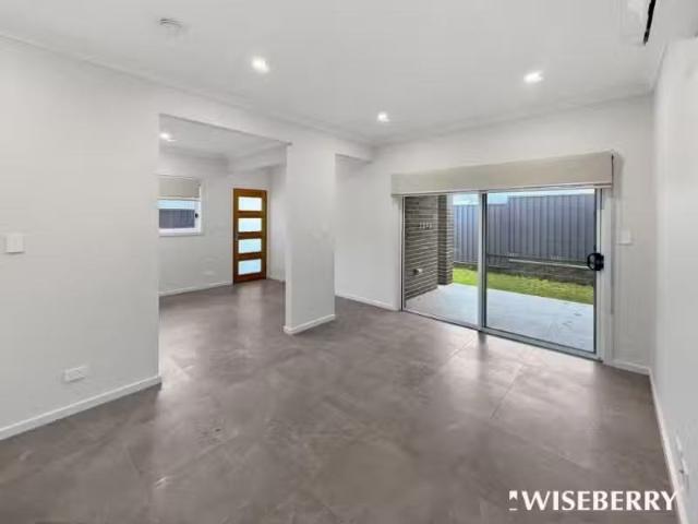 18a Floyd street, Spring Farm House for rent Listed by Jason.