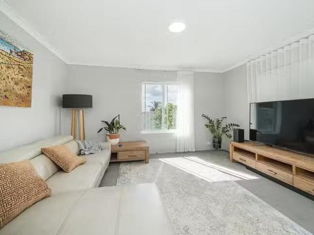 18A Howard Parade, Salter Point, WA 6152