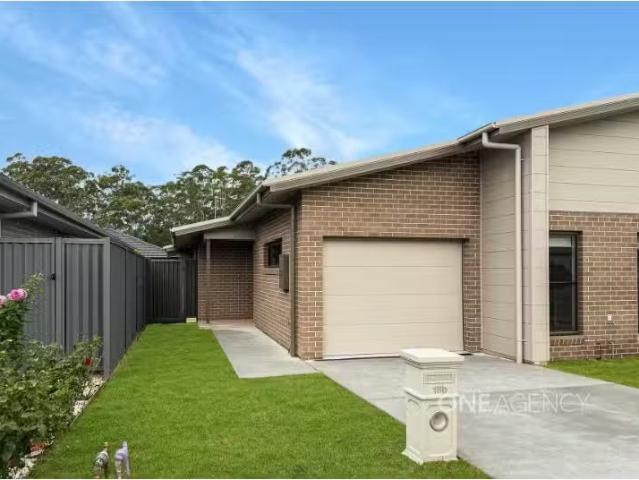 18B Commander Street, Thrumster Townhouse for rent Listed by.