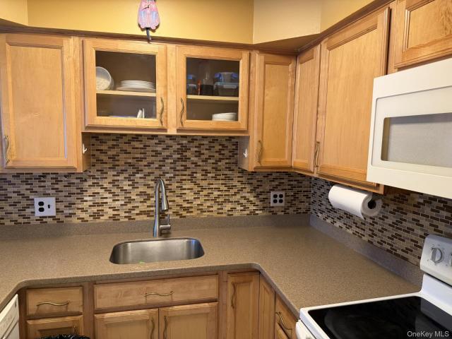 18L Hastings Court