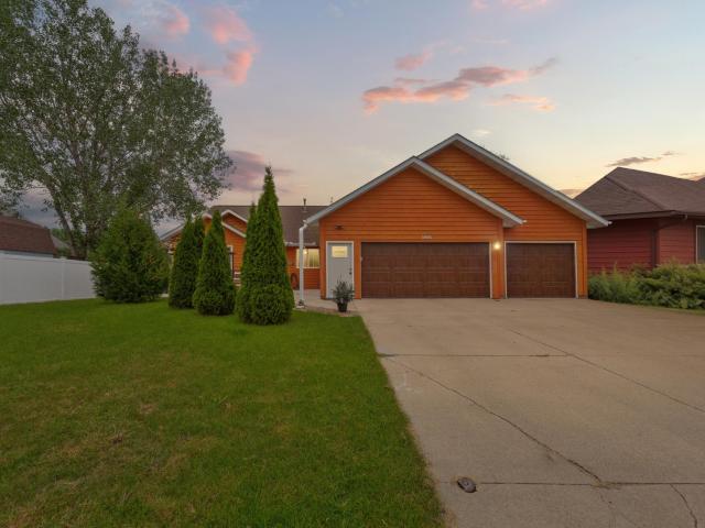 1905 Prairie Lane NE