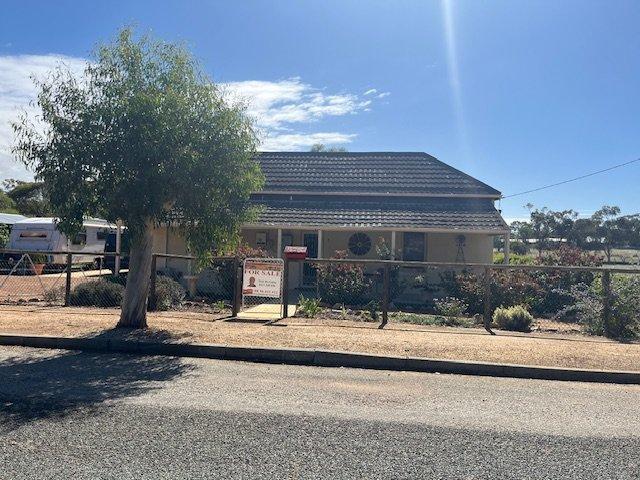 1907 Beverley Treasure on 4.2 Acres