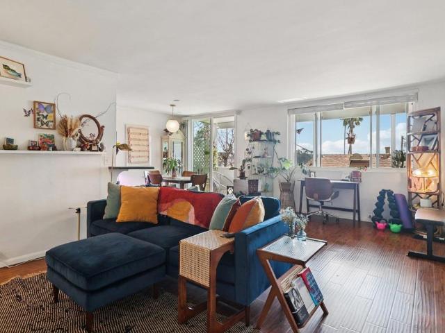 1907 Robinson Ave 105