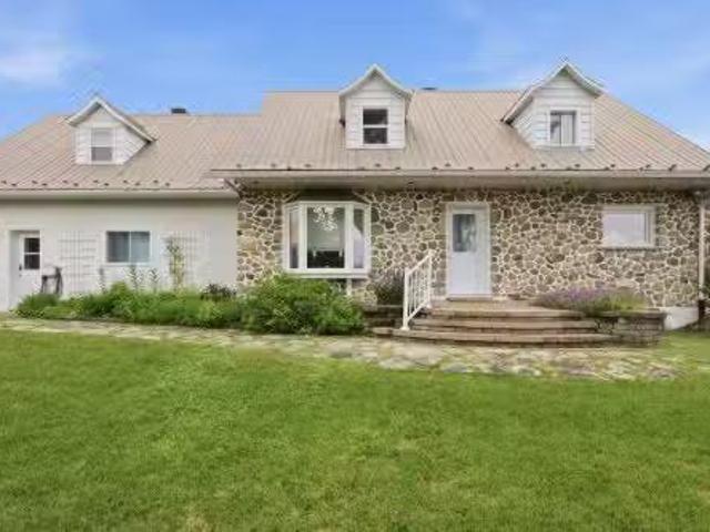 1908 Ch. Du Village, Saint Adolphe D'Howard, QC, J0T 2B0 hou.