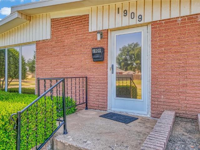 1909 N Flamingo Lane