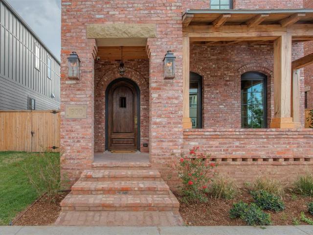 1900 Oso Avenue
