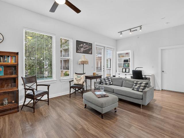1900 Barton Springs Rd # 2047