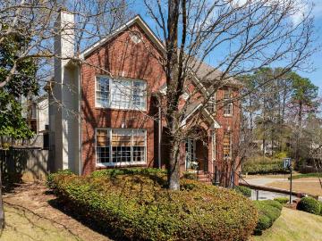 1901 Green Leaf Circle