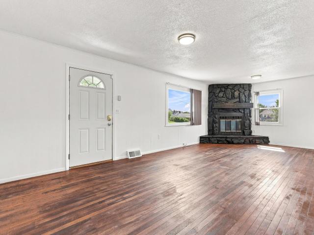 1901 Poinsette Drive